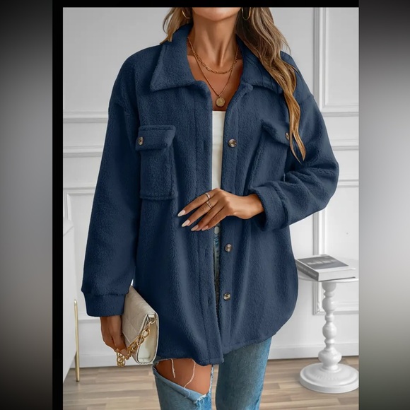 Elegant Teddy Coat for Women - Button-Up with Flap Pockets, Drop Shoulder Design - Picture 2 of 5